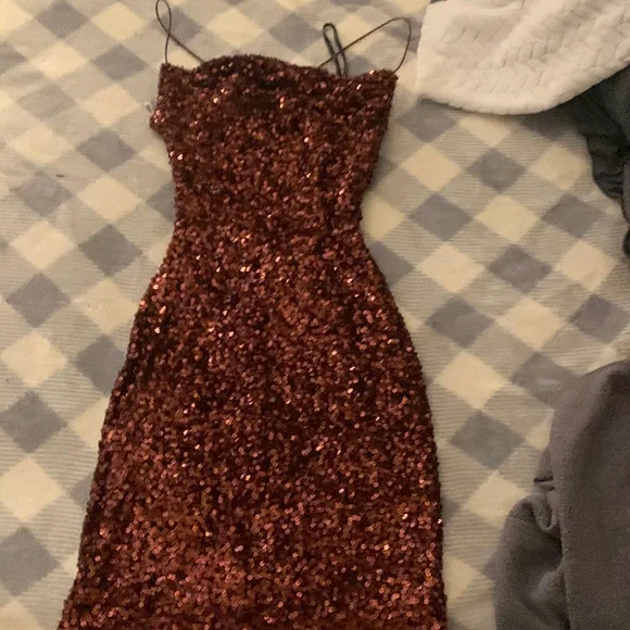 Windsor homecoming dress, knee high size 2, dark red/burgundy spaghetti straps - Picture 1 of 3